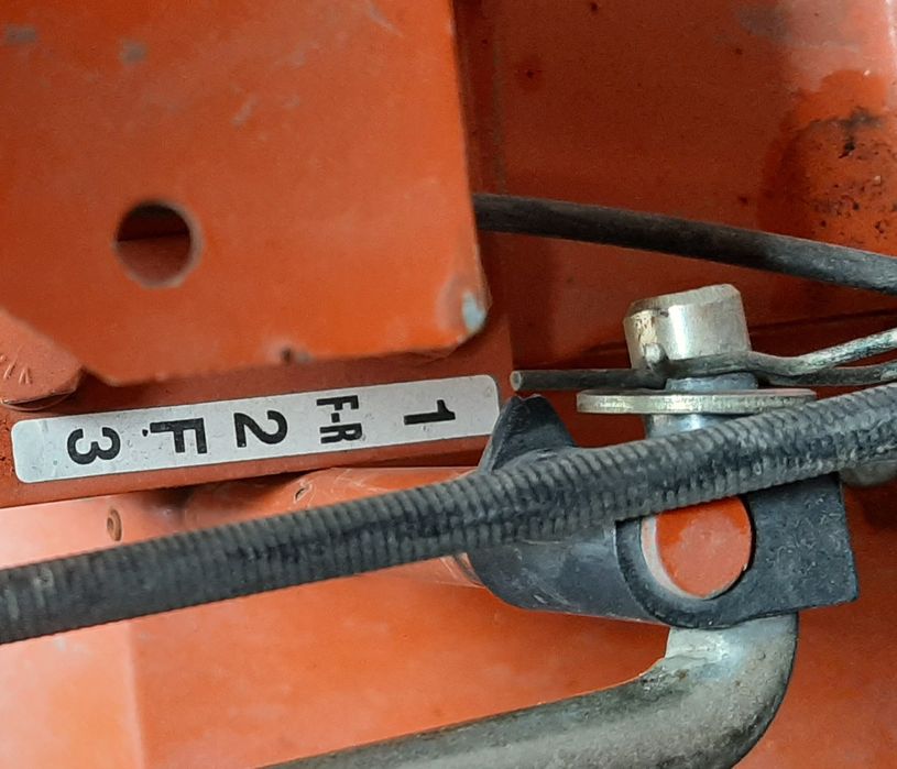 Motoenxada como nova com 3 velocidades para frente e 1 de marcha atrás