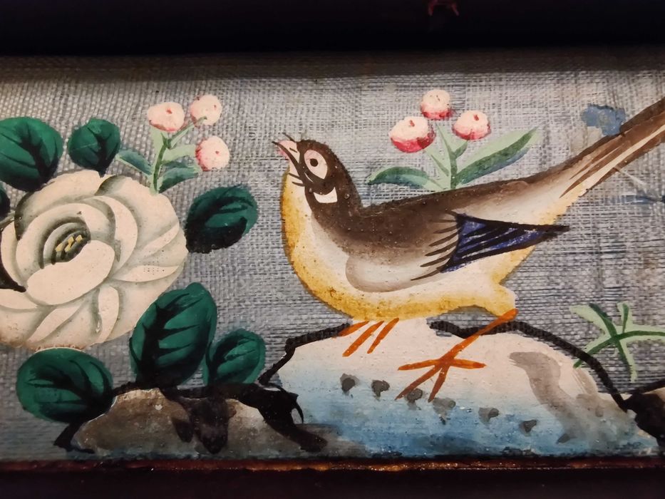 Leque muito antigo, pintado, com caixa charão original