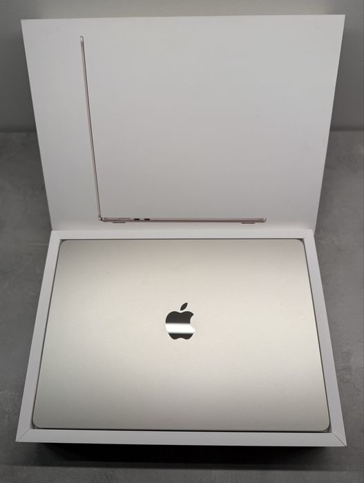 Apple MacBook Air 15, M2, 8-rdzeniowy CPU, Starlight,