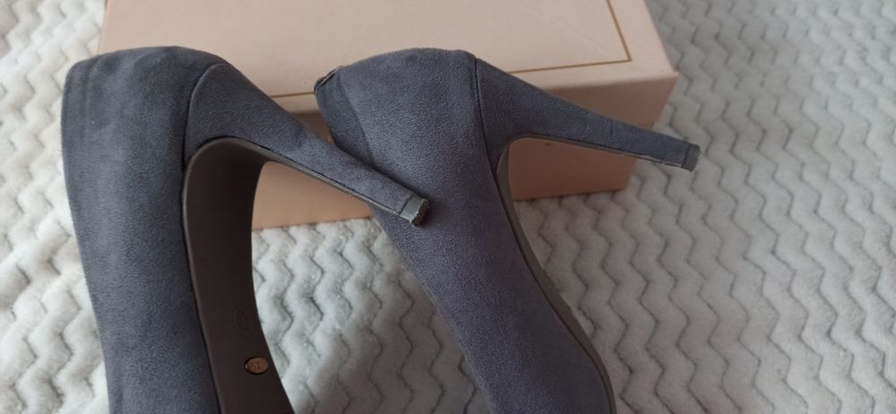 Szare szpilki, czółenka 36