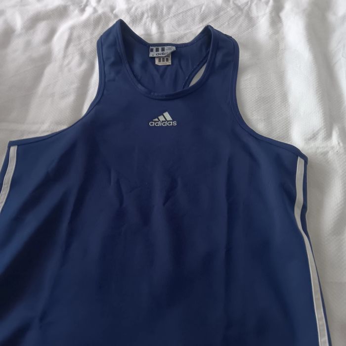 Camisetes de meia manga e uma caviada