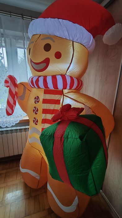 Prezent dla dziecka pompowany piernik ludzik 240 cm LED 230v