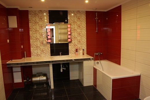 Здається житло подобово, тихе місце.