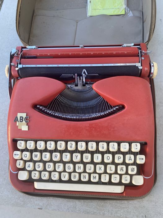 Máquina de escrever portátil alemã ABC 1960