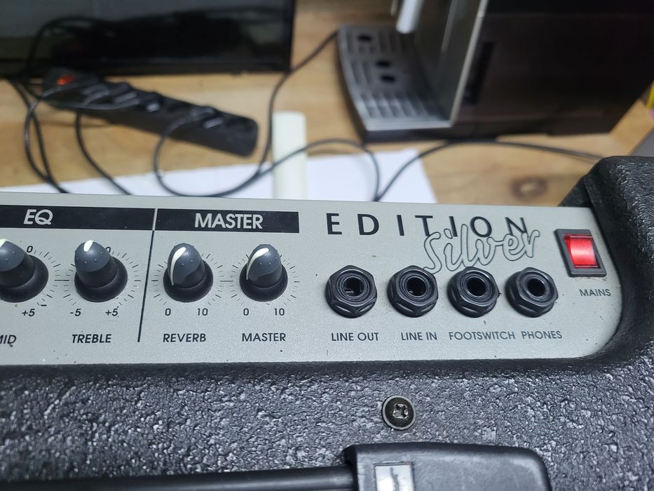 комбопідсилювач для гітар.