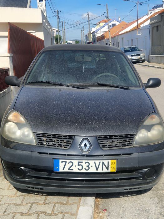 Renoult clio comercial  com avaria no módulo carro econômico vale a pena arranjar.