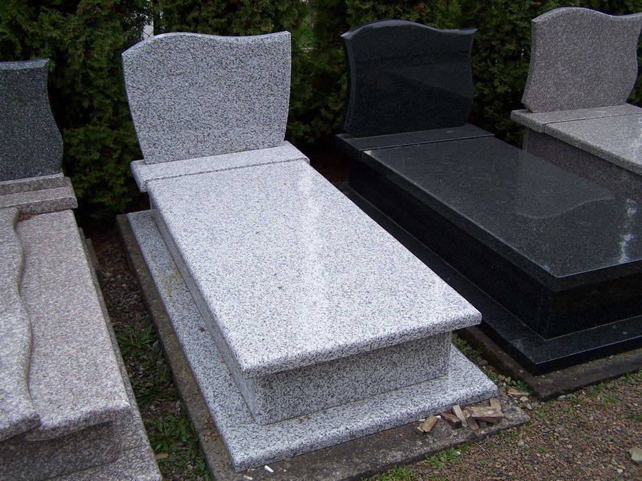Nagrobek granitowy