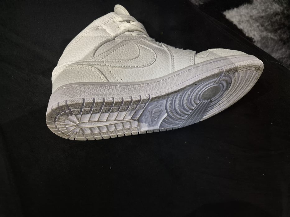 Nice Buty Jordan 1 Mid 37.5