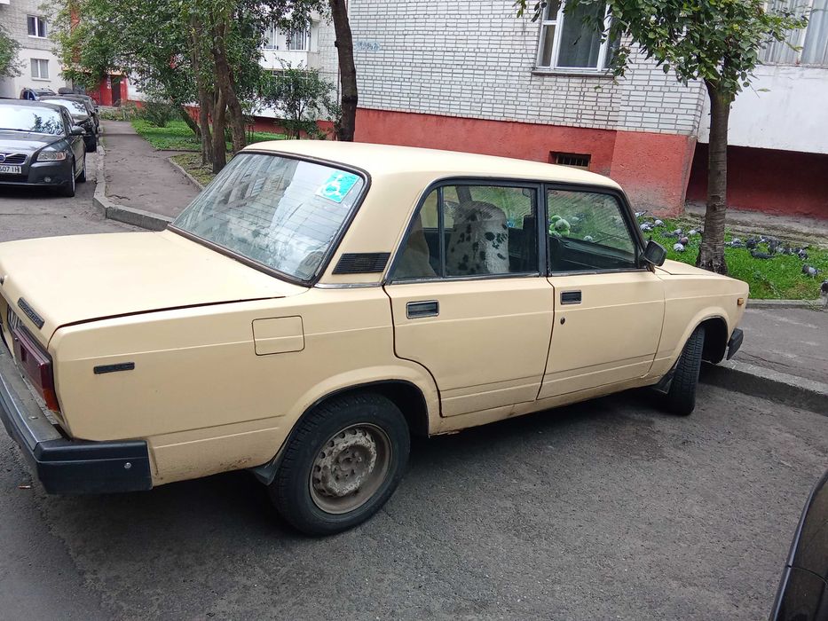 Автомобіль ваз 2107