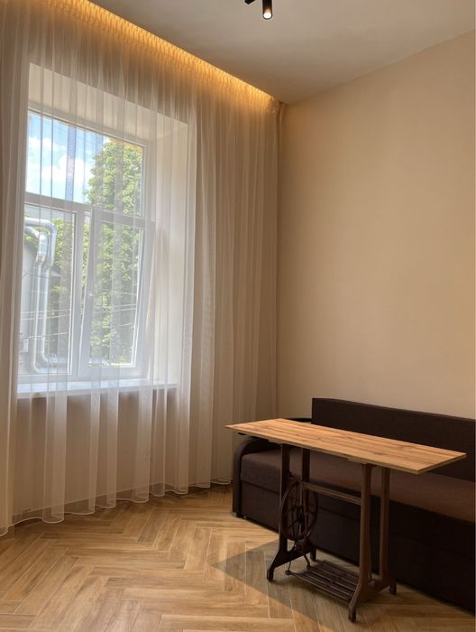 Сучасні апартаменти в центрі міста - Лазнева 8