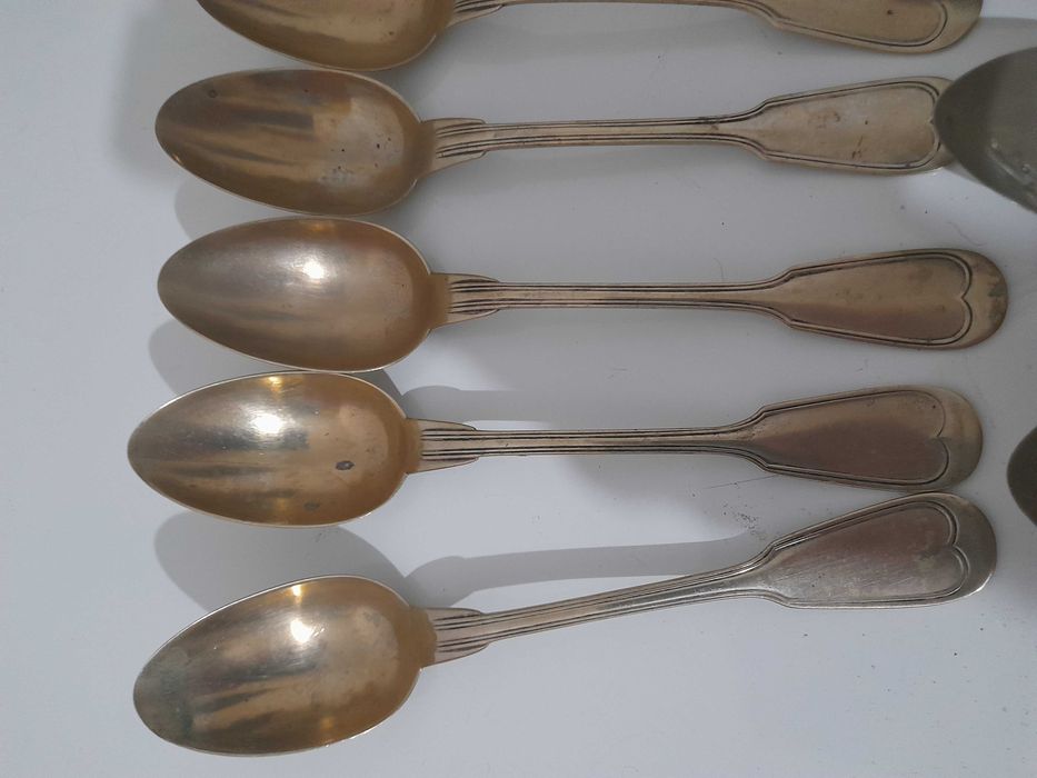 Seis colheres de Alpaca com três contrastes.