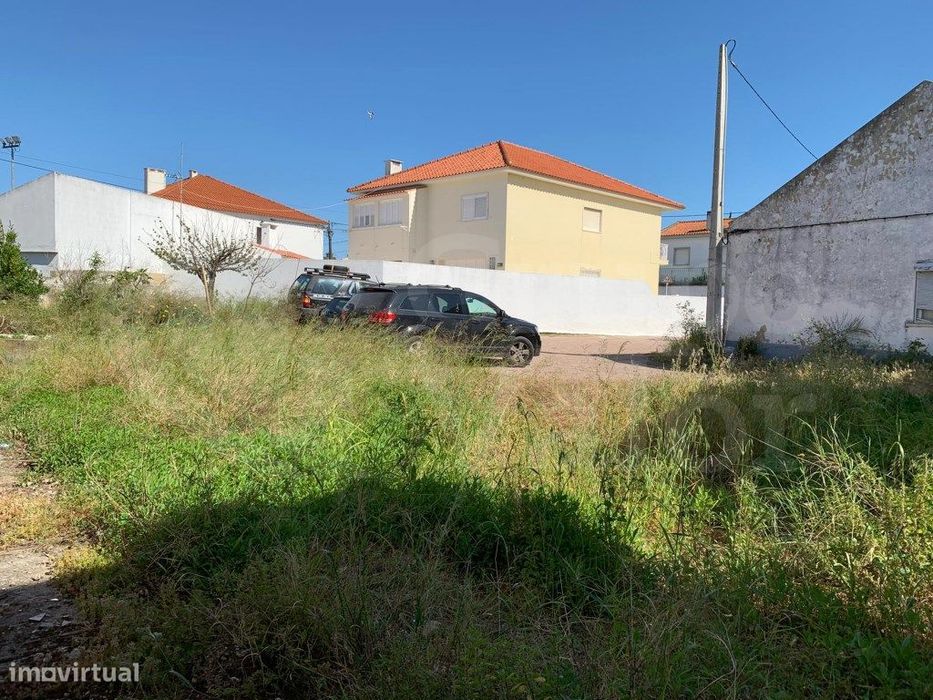 Terreno Urbano com 1031m2 em Loures