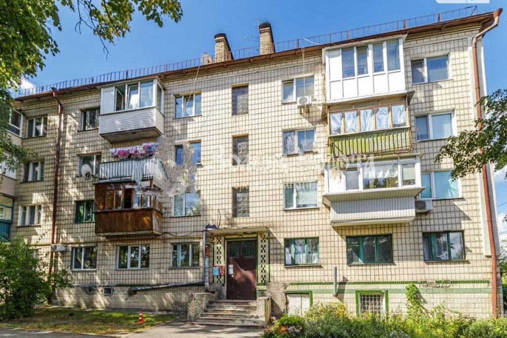 1-ка постійно є опалення і горяча вода, без комісії. м. Житомирська.