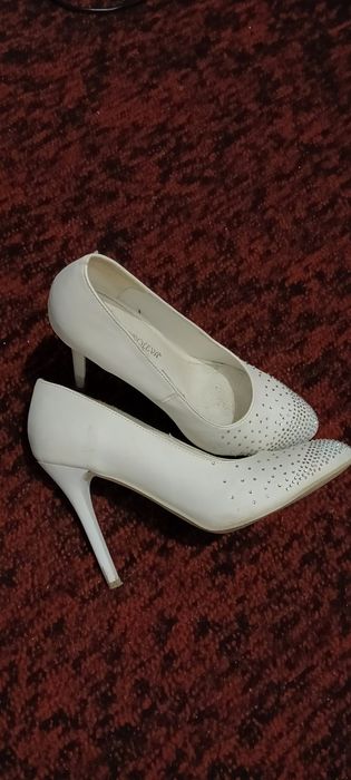 Білі туфлі лодочка, шкіра 35 розмір
