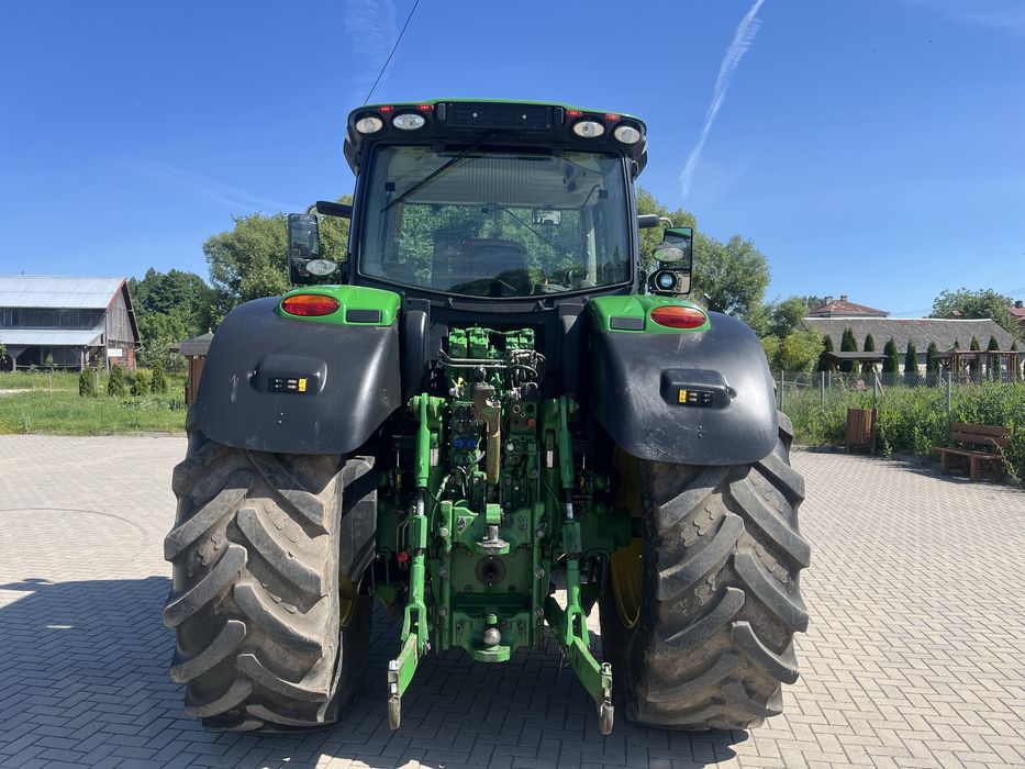John deere 6215r.