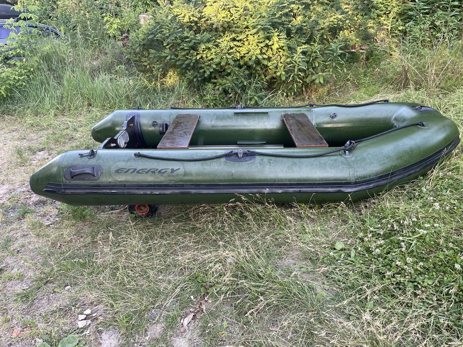 Лодка enegy 330 з транцевими  колесами