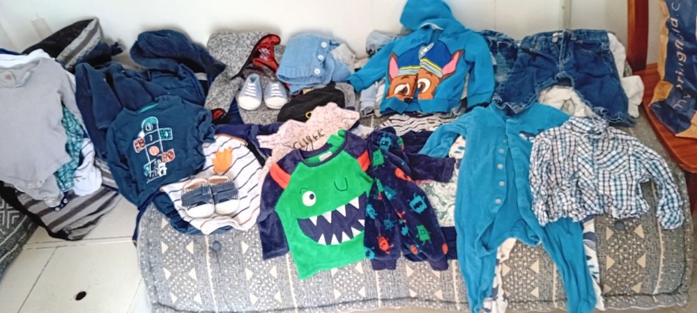 Lote roupa bebé 6-9 meses - 43 peças