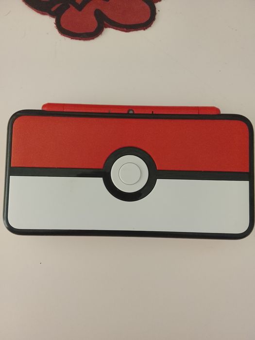 Nintendo New 2ds XL PokeBall Edition + 128Gb micro sd