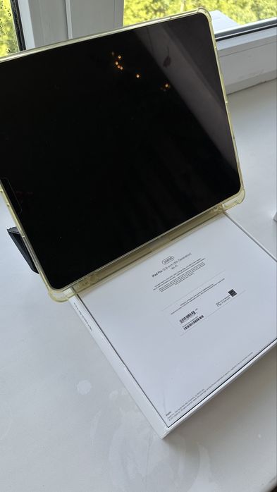 iPad Pro 12.9inch (5th Generetion) 256Gb Wi-Fi