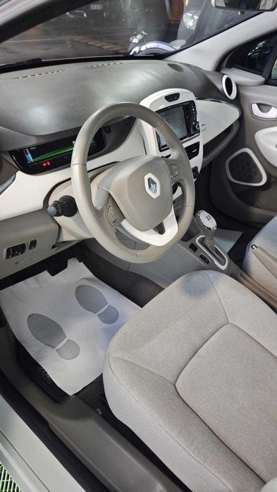 Zoe poucos KMS. Carro da mulher