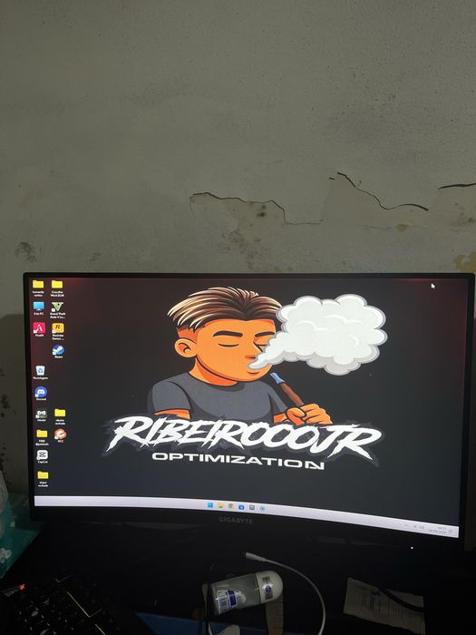 Computador torre com monitor