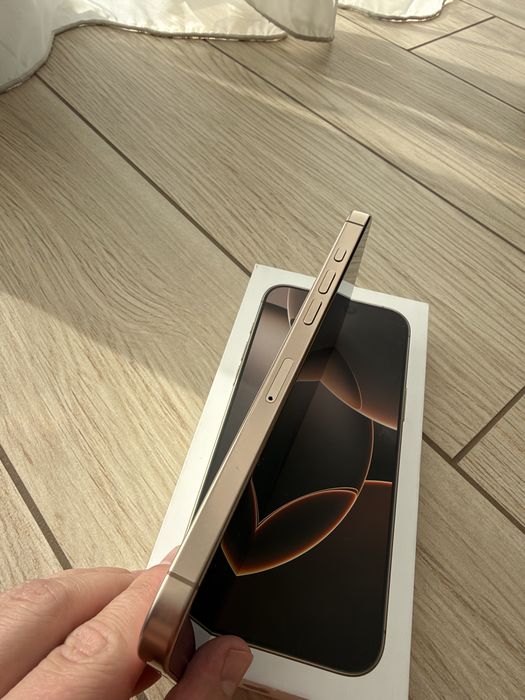 Продам iPhone 16 Pro Max 256 Neverlock Desert Titanium