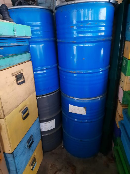 Продам 200л.бочки під  мед.