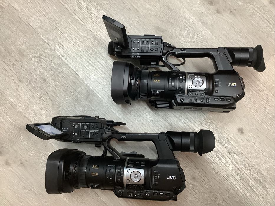 Câmera de Video Full HD JVC JY-HM360M