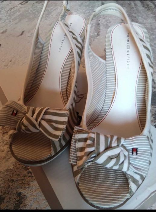 Tommy Hilfiger sandały na koturnie 38/39(25 cm)