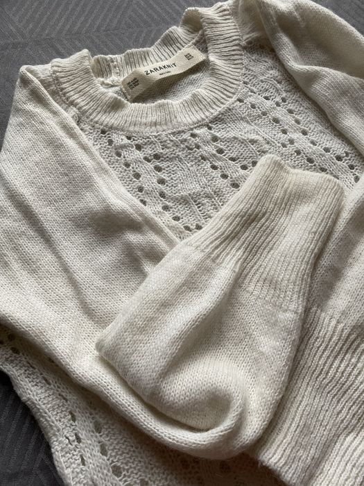 Мякий молочний светр