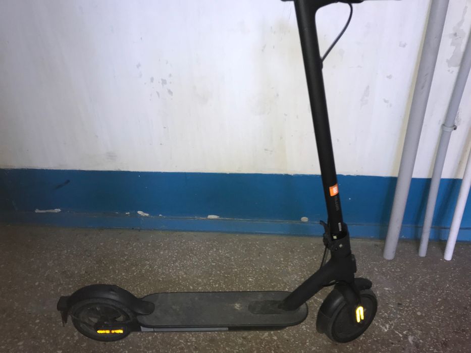 Электросамокат Xiaomi Mi Essential  Нормальное состояние!