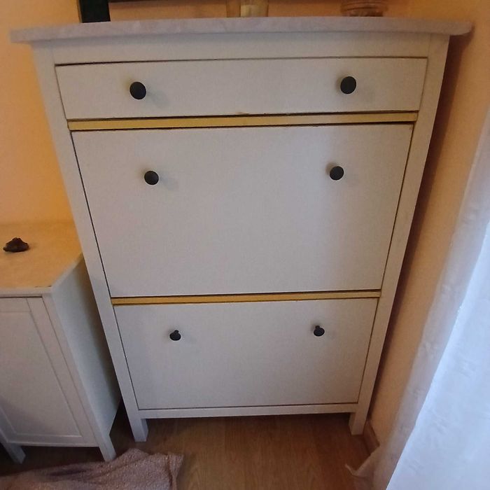 Movél com gavetas e sapateira