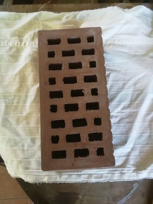 Cegły klinkierową kratówkę