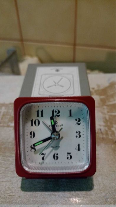 Budzik Perfect klasyczny