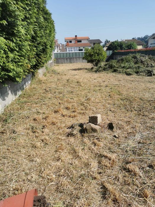 Terreno urbano para construcao 2 Moradias  Maia