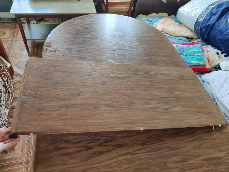 Деревянный кухонный стол