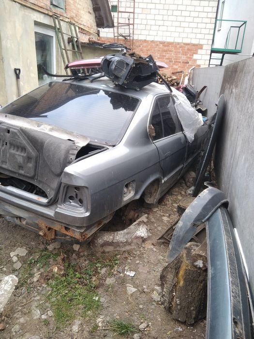 Продам бмв е34 по запчастям