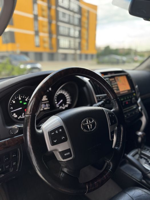 Продам автомобіль Land Cruiser 200 FL РЕСТ