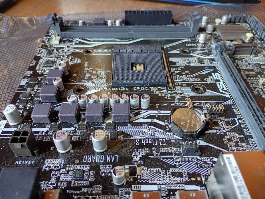 Материнська плата ASUS A320M-K + процесор AMD Ryzen 5 (D1600BBAEBOX)