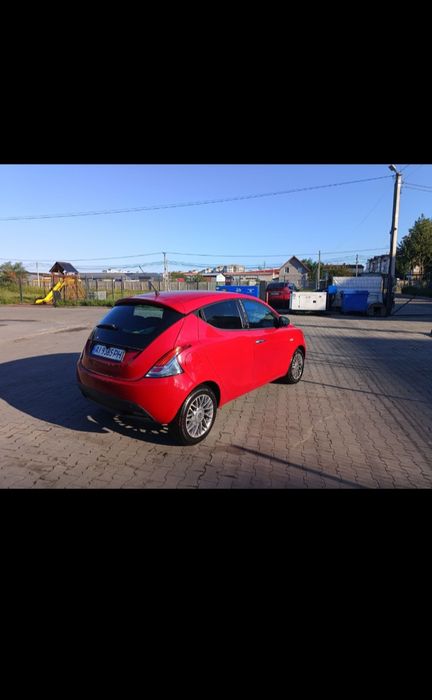 lancia ypsilon 2012