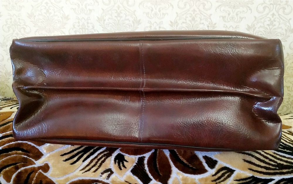 Портфель из натуральной телячьей кожи .
