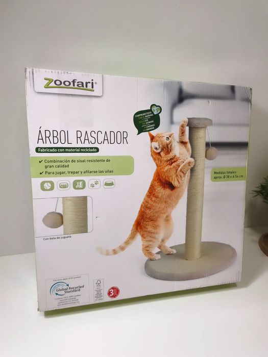 Arranhador na caixa novo