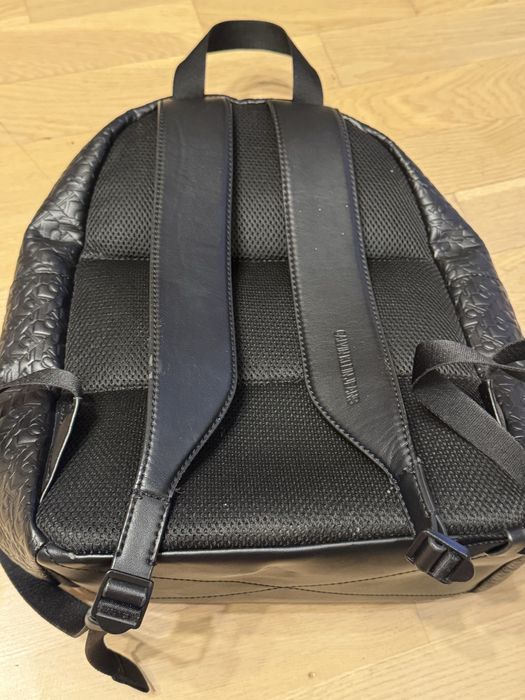 Рюкзак Calvin Klein Debossed Monogram Backpack (черный)