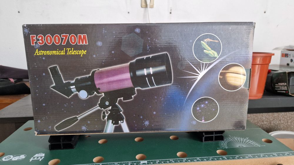 Telescópio F300 70M