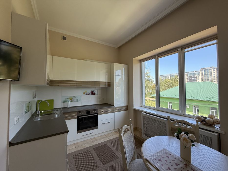 Терміново таунхаус навпроти парку Шевченка