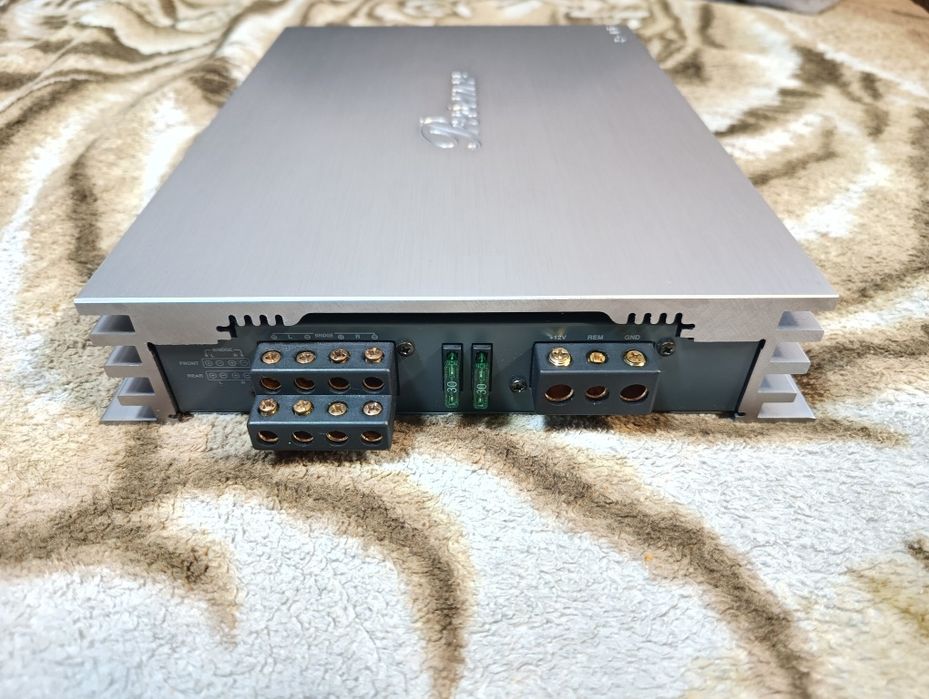 4х канальний підсилювач Presense z45