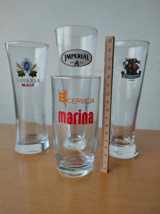 Conjunto de copos de cerveja para coleccionadores.