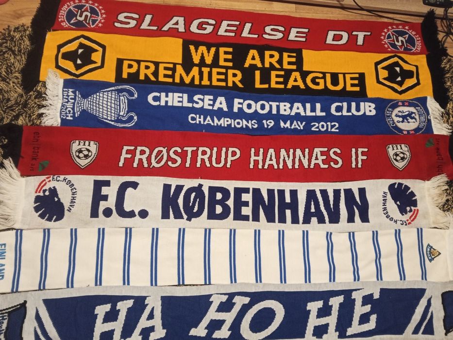 Zestaw 14 szali piłkarskich