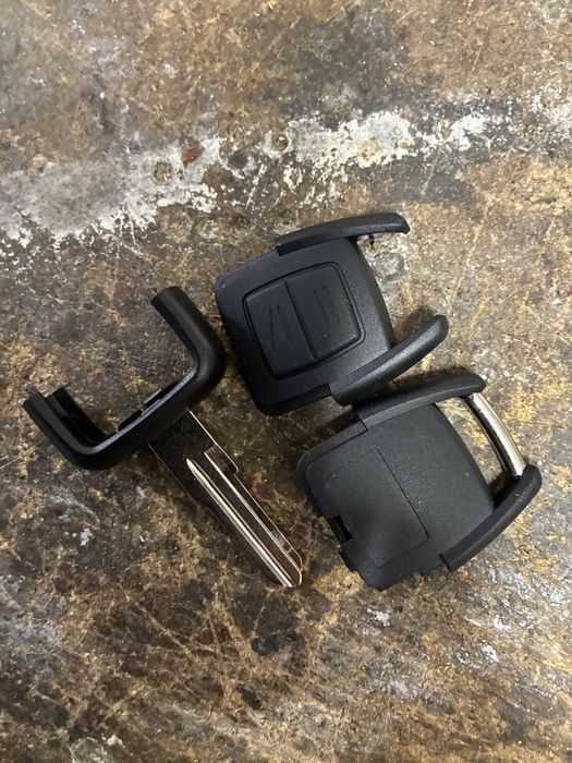 Capa Chave OPEL   com 2 botoes ,  HU46. NOVO.