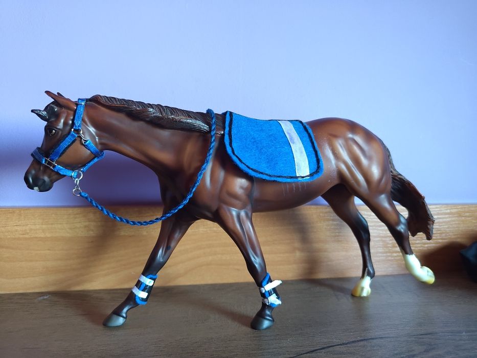 Zestaw Breyer Traditional 1:9 kantar derka czaprak / 1:9 scale set